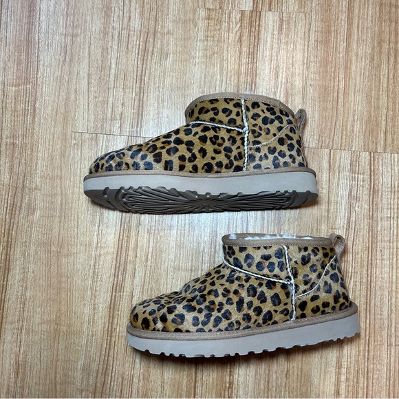 Ugg Shorty Calf Hair Leopard Print Mini Boots - Picture 8 of 13